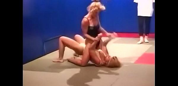  hot women fighting